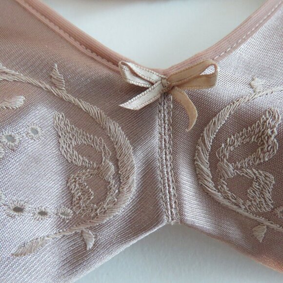 VINTAGE MINIMZER BY LILYETTE Satin Embroidered Bra in Nude Beige - Size 36B - Picture 15 of 15